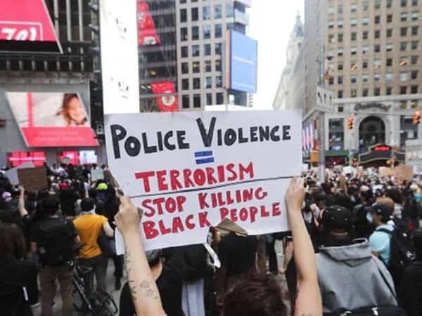 Nueva noche de protestas y represión policial en Estados Unidos