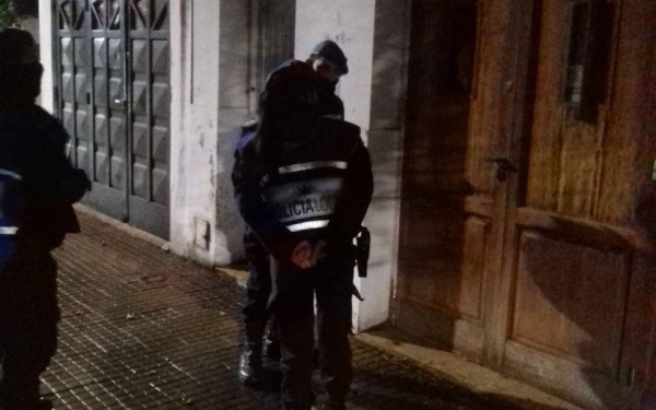 Un jubilado de La Plata perdió la billetera con el dinero de la jubilación pero dos policías lo ubicaron y le devolvieron todo