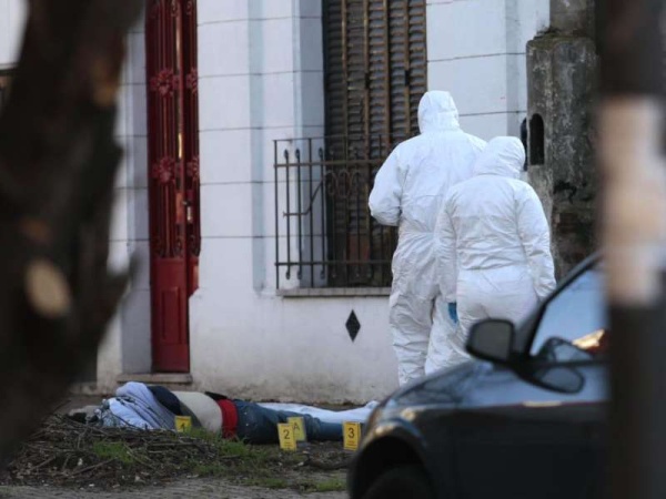 Barrio Norte: hallaron muerto a un hombre con varios golpes en plena calle 