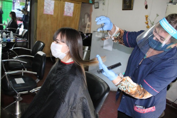 Las peluquerías vuelven a trabajar en La Plata y se completa la Fase 3 con otros servicios