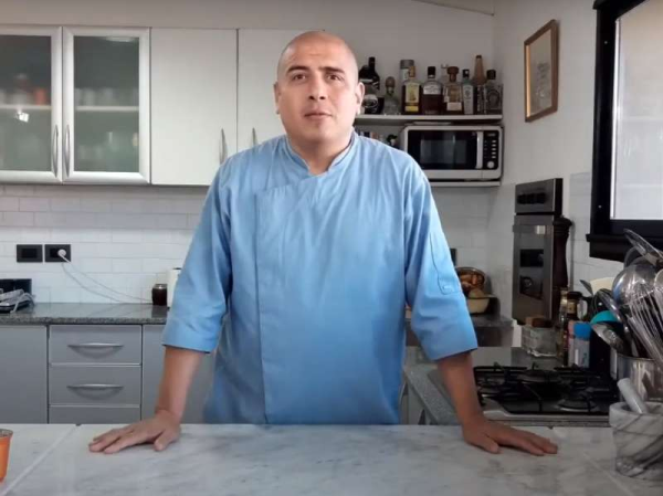 El chef platense Martín Pietromónaco te enseña a hacer alfajores de coco sin TACC