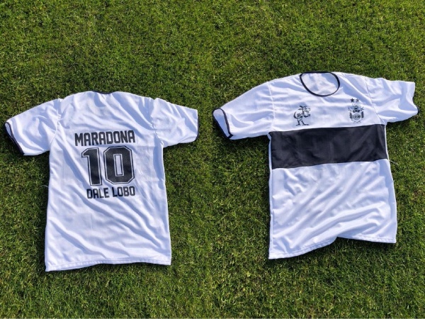 Gimnasia lanzó la campaña &quot;Dale Lobo&quot; regalando camisetas en los barrios por el Día del Niño