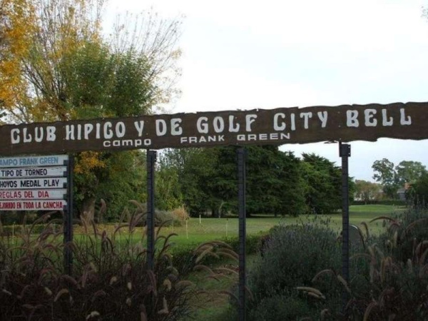 En City Bell rompieron la cuarentena para jugar al golf y terminaron presos