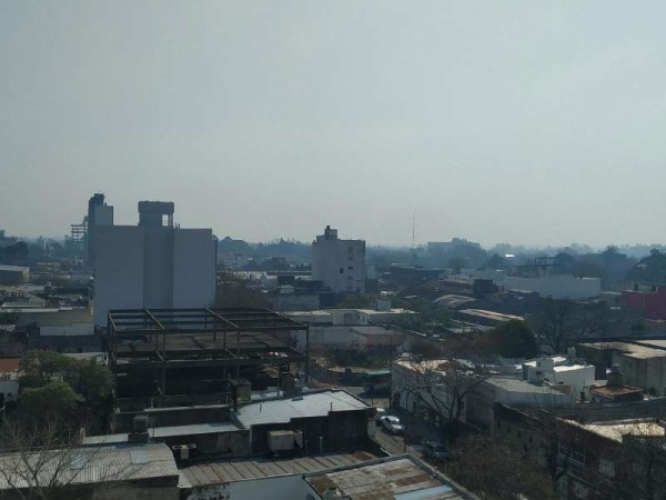 En La Plata hay olor a humo y no se ven claros los edificios por los incendios en el Delta