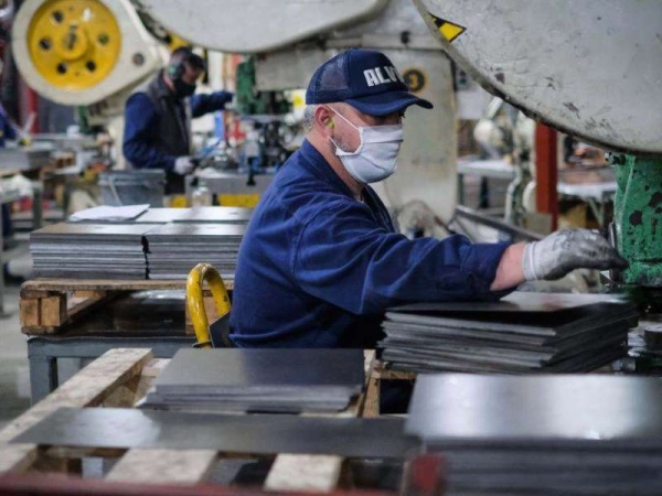 La economía bajó 12,3% anual en junio, pero avanzó 7,4% desde mayo