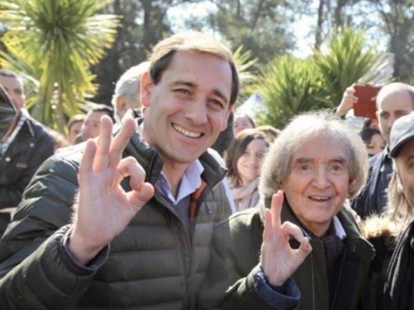 Como el &quot;Chupetómetro&quot; de Carlitos Balá: Garro planea hacer el &quot;Barbijómetro&quot; en Plaza Moreno cuando termine la pandemia