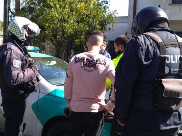 Desbaratan dos fiestas clandestinas en La Plata: más de 50 detenidos
