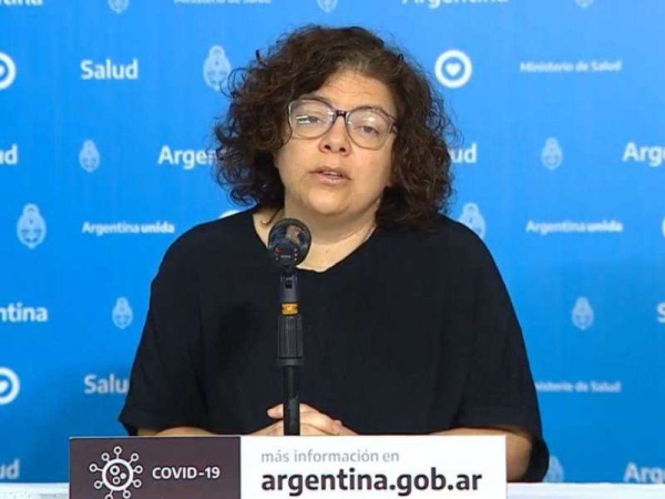 Desde el Ministerio de Salud recomendaron no &quot;hablar fuerte, cantar o reírse&quot; sin tapabocas en lugares cerrados