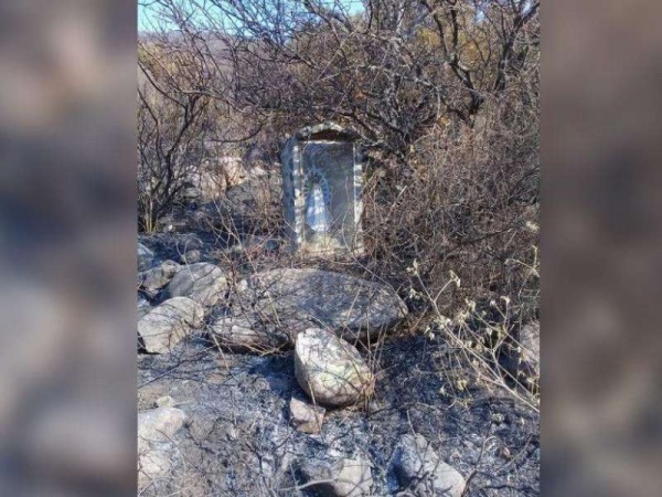 Una imagen de la Virgen de Luján quedó intacta en medio de los incendios de Córdoba