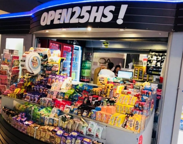 No te venden, te roban: los kioscos de Open 25 La Plata te cobran el triple en la APP de envíos a domicilio