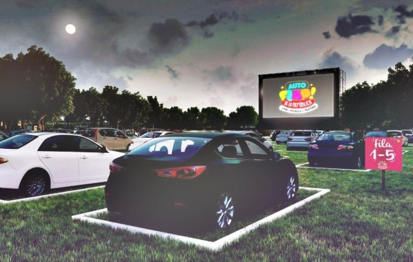 Con películas viejas y un valor carísimo de 800 pesos por auto, se estrena el autocine en la República de los Niños de La Plata
