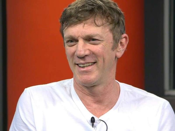 El descargo del actor platense Federico D&#039;elía ante la crítica de la gente por tomar un café en la calle