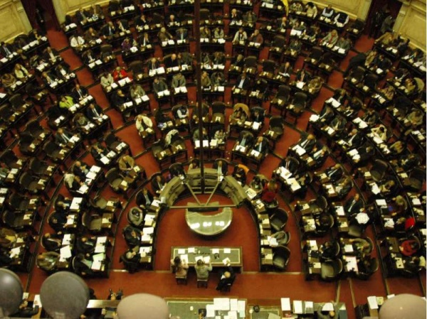 Hisoparon a 36 personas en la Cámara de Diputados luego del positivo de un legislador opositor