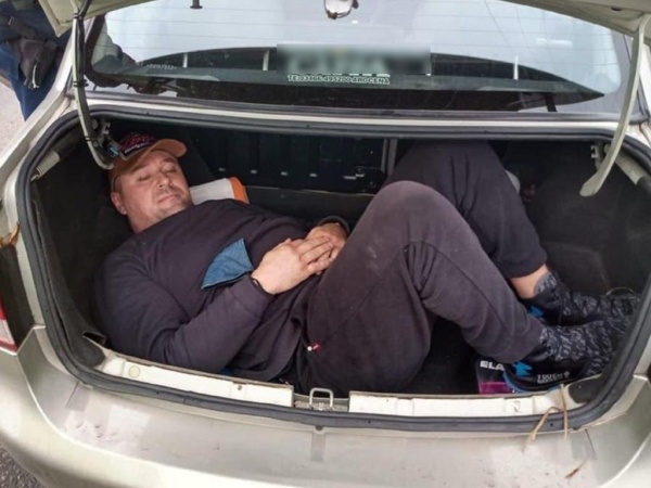 En Entre Ríos encontraron a un exsoldado ucraniano viajando ilegalmente en el baúl de un auto 