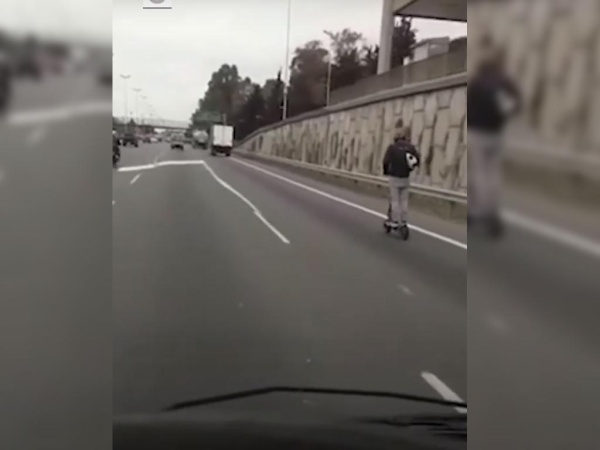 Video: anduvo a 100 km/h en monopatín por Panamericana