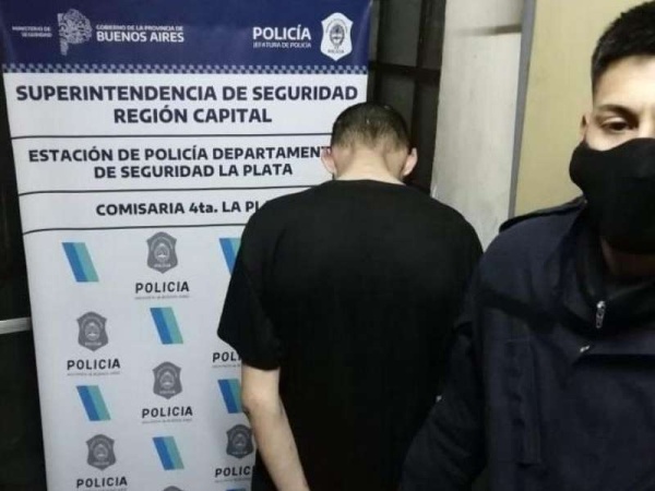 Golpe&oacute; gravemente con una baldosa a un joven de La Plata para robarle 150 pesos