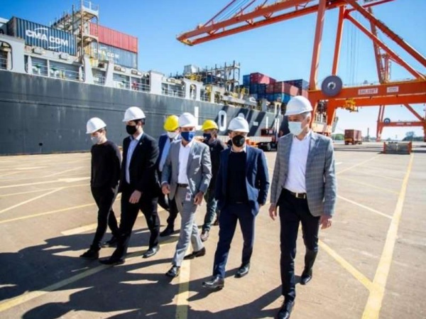 Con la visita de Kicillof, el Puerto de La Plata inauguró la ruta comercial con China