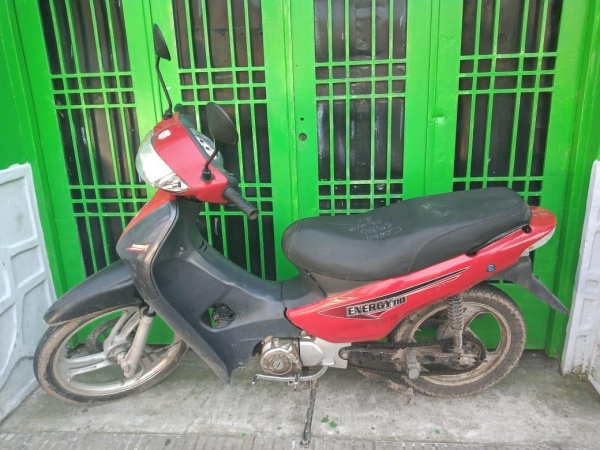 Circulaban por 22 y 39 sin casco, sin patente y la moto era robada: serán investigados por Encubrimiento