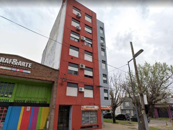 Un nene de La Plata quiso grabar un TikTok y se cayó de un piso 6: &quot;Fue shockeante&quot;