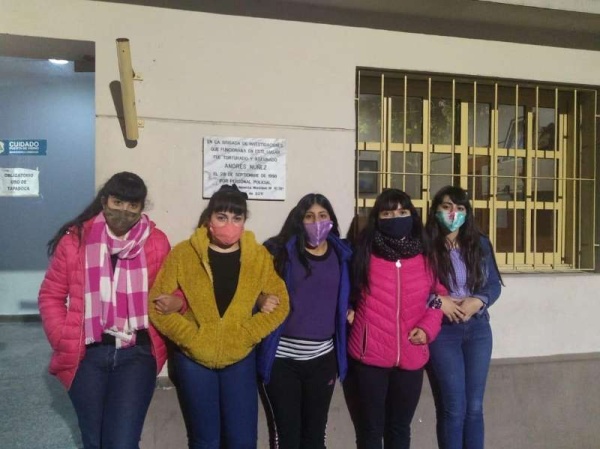 Abusó a 5 nenas en La Plata y piden a gritos que se haga justicia: &quot;Mami, tengo miedo; el monstruo está suelto&quot;