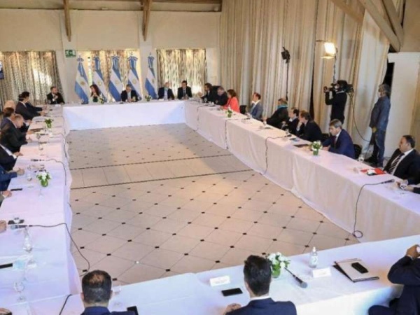 Los 24 gobernadores firmaron una carta llamando a la unidad y trabajar &quot;sin mezquindades&quot;