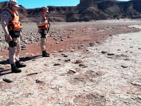 La prefectura encontró huellas de dinosaurios en Neuquén