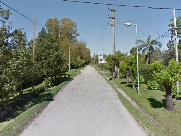 Se les escapó un tiro en pleno robo a una familia de Villa Elisa y de milagro no hubo heridos