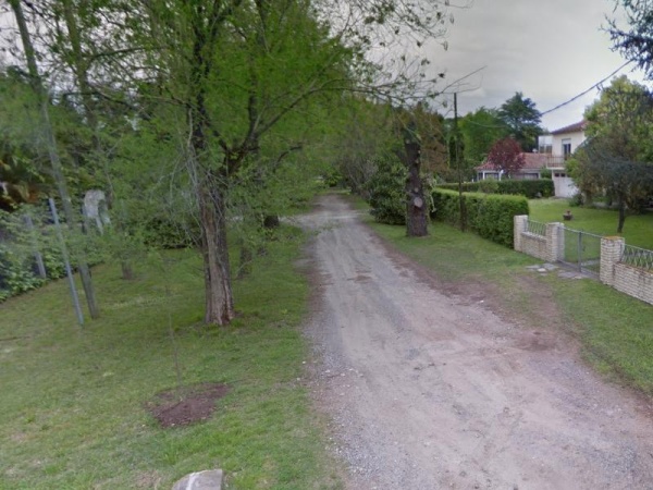 Fue a almorzar con sus padres en Villa Elisa y la sorprendieron delincuentes: los maniataron y golpearon