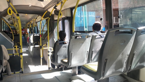El Gobierno aseguró que las empresas de micros pueden pagar los salarios y mantendría congelados los subsidios