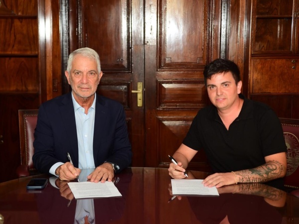 Firmaron acuerdo para activar el servicio de agua potable en Melchor Romero