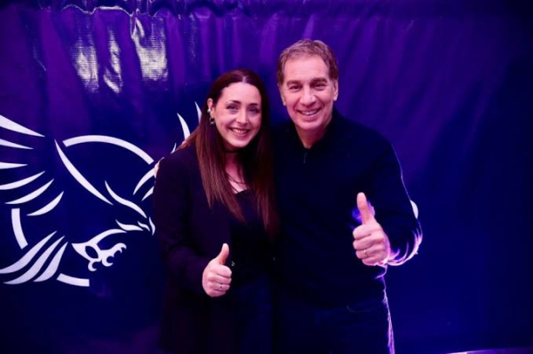 Mientras el peronismo platense se mata en la interna provincial, Santilli empieza a construir de la mano de Julieta Quintero