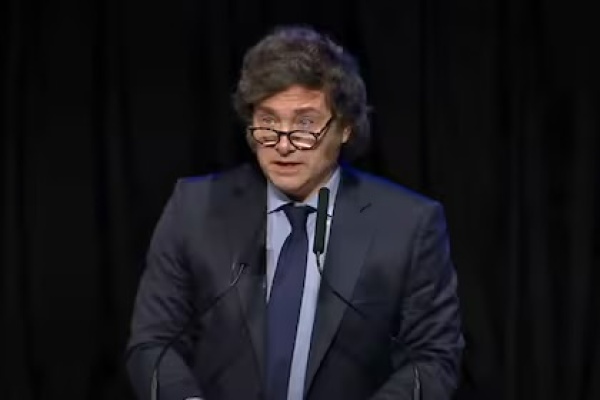 Milei sube la apuesta contra empresarios a los que trata de &ldquo;chorros&rdquo;