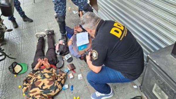 Detuvieron a dos hombres por robo a una hamburgueser&iacute;a platense