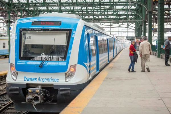 El paro de la CGT: Sin colectivos, trenes, subtes y aviones