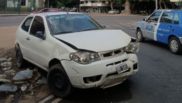 En una persecuci&oacute;n en el centro de La Plata detuvieron a un hombre con captura activa y a un auto con pedido de secuestro
