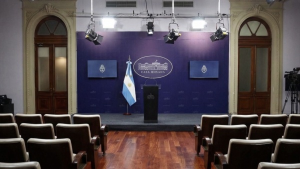 FOPEA le respondi&oacute; a Adorni: &ldquo;Los funcionarios tienen la obligaci&oacute;n de informar y rendir cuentas ante la sociedad&rdquo;