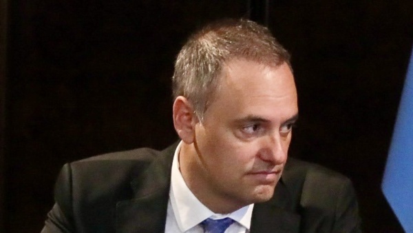 Habl&oacute; la secretaria del piloto del vuelo de Adorni y confirm&oacute; que lo pag&oacute; Marcelo Grandi&oacute;