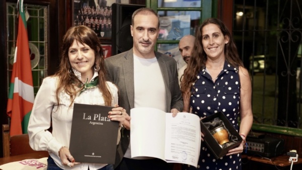 Declararon Hu&eacute;sped de Honor en La Plata a la actriz de La Casa de Papel, Itziar Itu&ntilde;o, en su visita a la ciudad