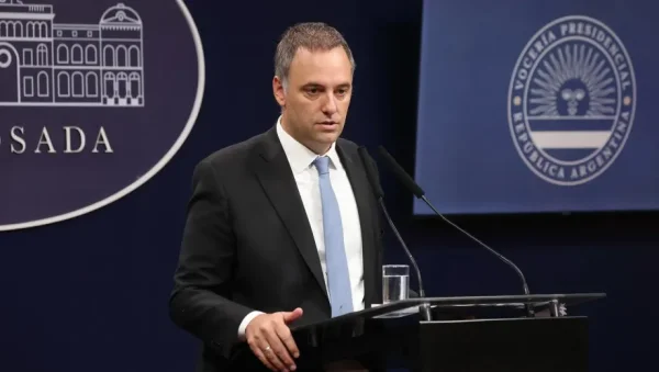 Manuel Adorni en conferencia de prensa: &ldquo;No tengo nada que esconder, constru&iacute; mi patrimonio antes del Gobierno&rdquo;