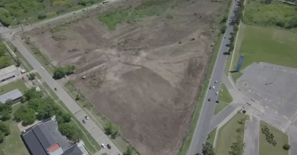 Comenz&oacute; el corte de tr&aacute;nsito en Camino General Belgrano y 514 por las obras del shopping de IRSA en La Plata