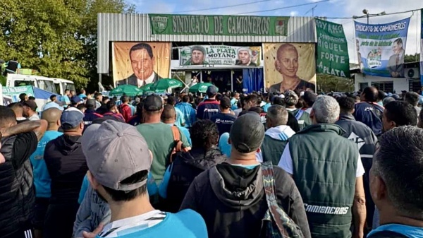 Un paro de trabajadores de Esur podr&iacute;a afectar la recolecci&oacute;n de basura en La Plata