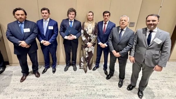 Milei en la Argentina Week a dos empresarios argentinos: &ldquo;Tenemos gente mala, pero adem&aacute;s creativa para el mal&ldquo;