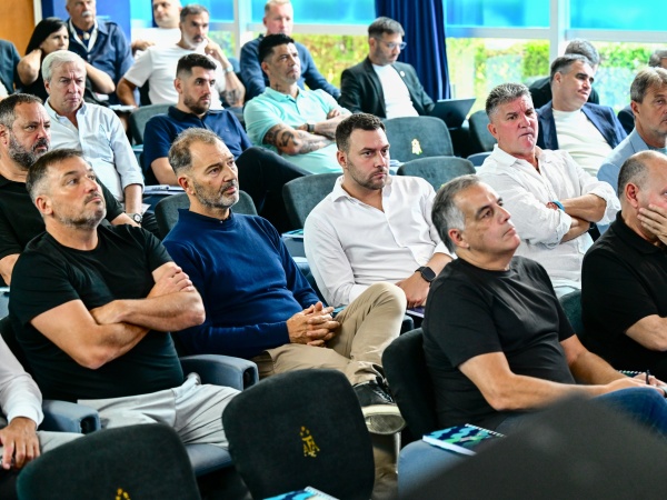 Comanda un club de primera divisi&oacute;n y banc&oacute; el proyecto de Anacleto