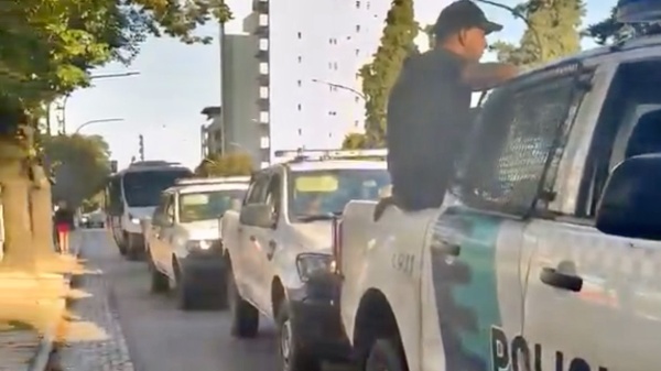 Cay&oacute; por robar una moto en La Plata: allanaron una casa y secuestraron motopartes