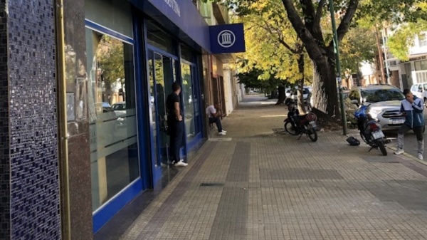 Una abogada platense fue asaltada en una salidera bancaria
