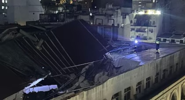 Impactante derrumbe el techo del edificio central de Edesur