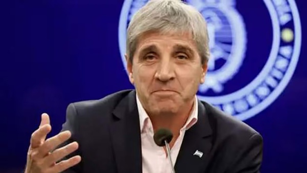 &ldquo;Dan ganas de cagarlos a patadas en el culo&rdquo;: Caputo carg&oacute; contra los que piden devaluaci&oacute;n