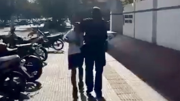 Cay&oacute; en La Plata un joven con pedido de captura por robo calificado