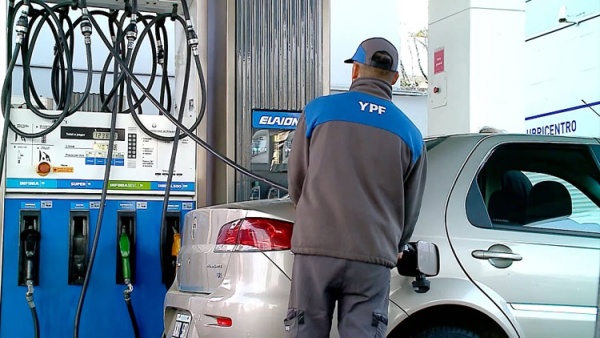 Nafta y gasoil: rige suba parcial de impuestos en mayo y el resto del aumento pasa a junio