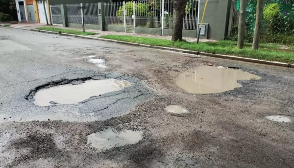 Dos emprendedores lanzaron una web para registrar y geolocalizar reclamos vecinales de La Plata